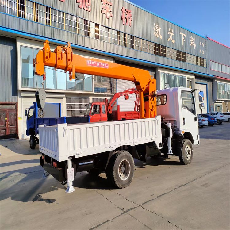 赵县三轮随车吊定制 农用改装机自备吊中瑞长期出售